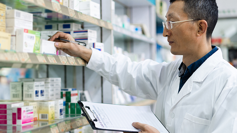 Apotheker zoekt medicijnen