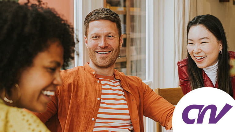 3 vrienden lachen samen