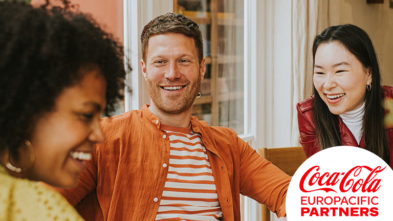 3 vrienden lachen samen