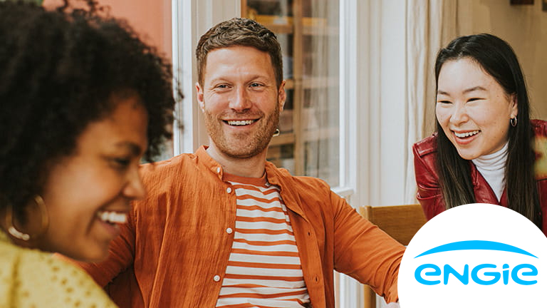 3 vrienden lachen samen