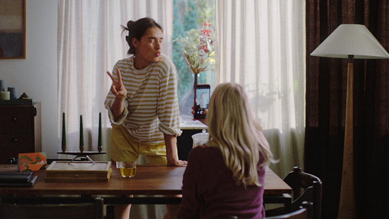 Vrouw met pijnlijk oog