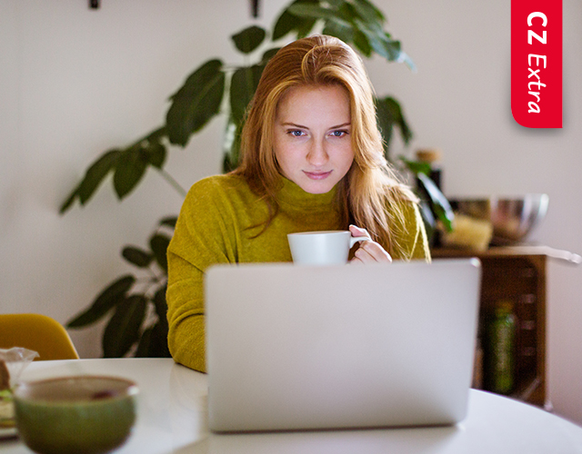 Iemand spreekt online met de psycholoog