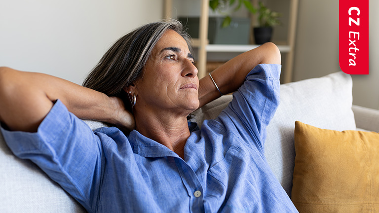 Vrouw op de bank