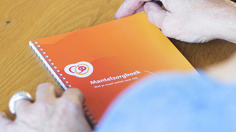 Mantelzorgboek om zorg makkelijker over te dragen